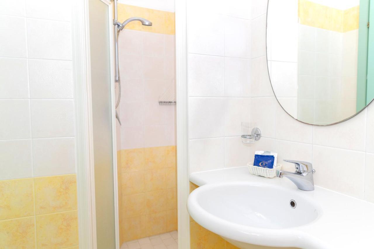 Single Room with Balcony,1002782850:JPEG