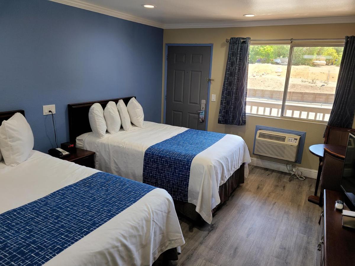 Queen Room with Two Queen Beds - Non-Smoking