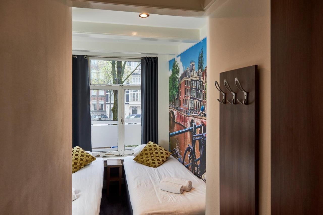 Basic Twin Room with Shared Bathroom