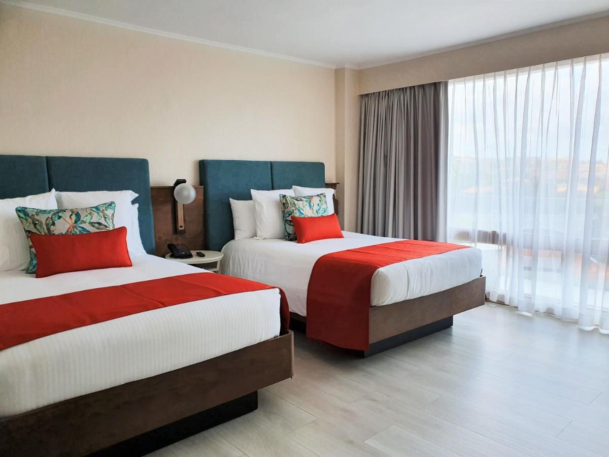 Quarto Duplo Deluxe com Vista Parcial do Mar