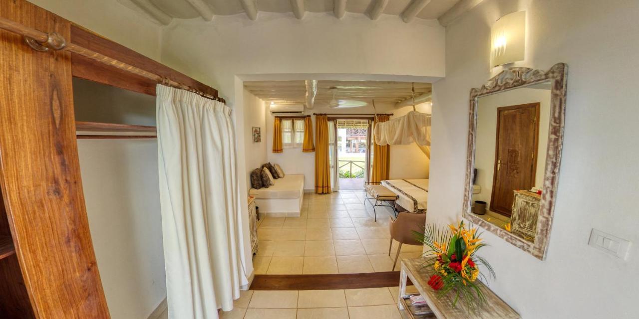 Chambre Lit Queen-Size Deluxe - Vue sur Piscine