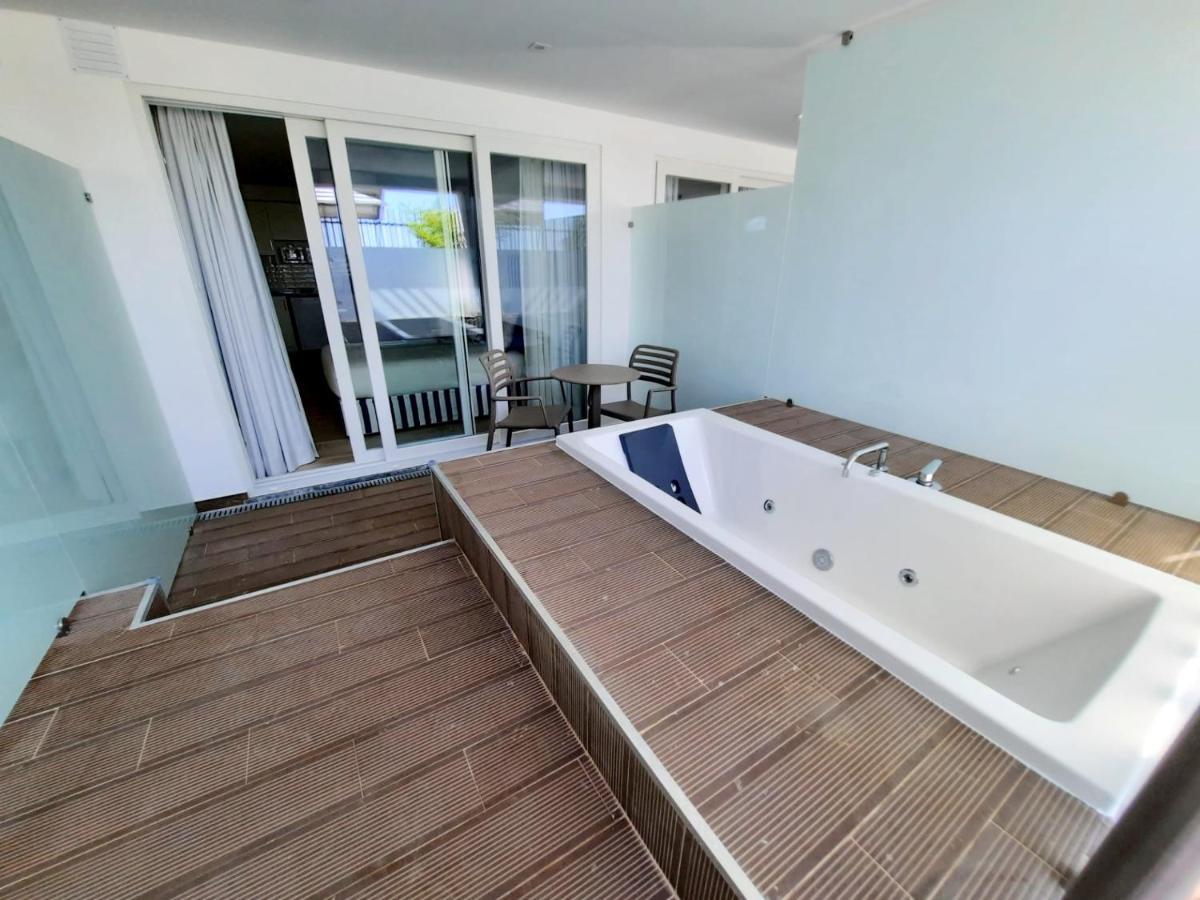 Quarto Duplo com Banheira de Hidromassagem