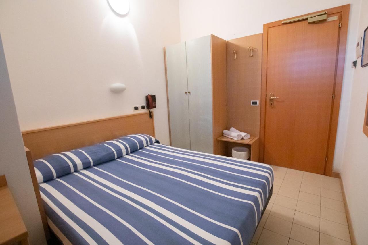 Budget Single Room,1139577544:JPEG
