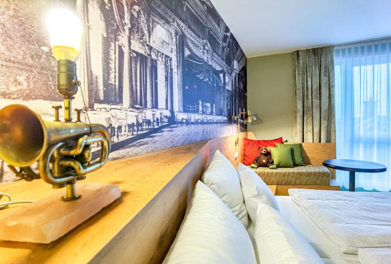 Familiendoppelzimmer „TWICY" mit Verbindungstür,1192170385:JPEG