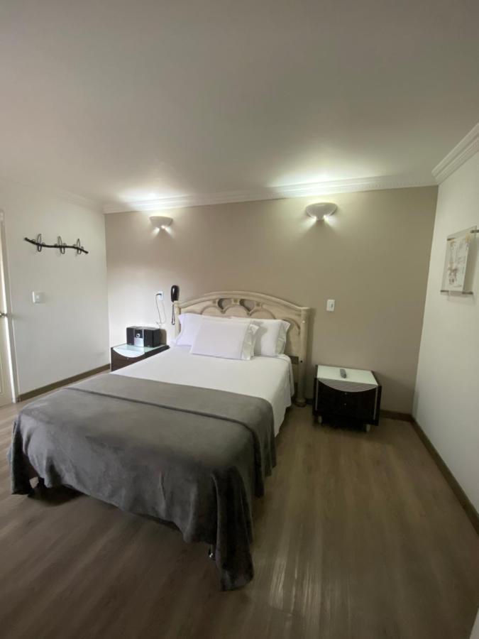 Standard Queen Room