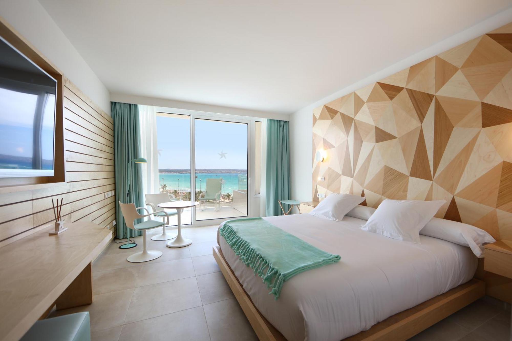 Quarto com 2 Camas de Solteiro e Vista do Mar