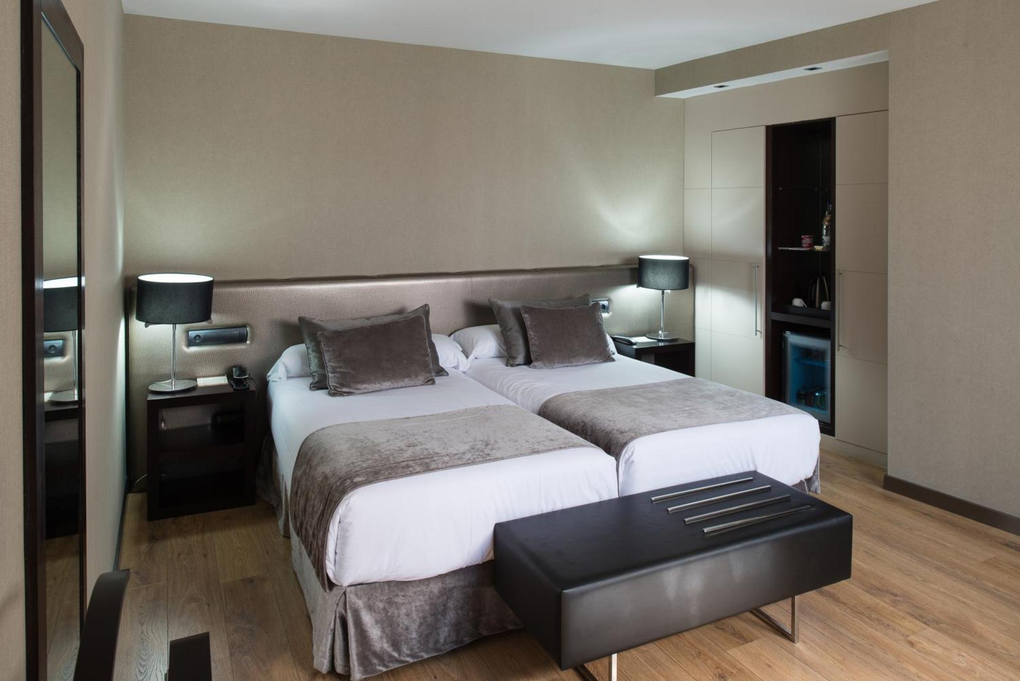 Quarto Superior com Cama de Casal ou 2 de Solteiro e Terraço
