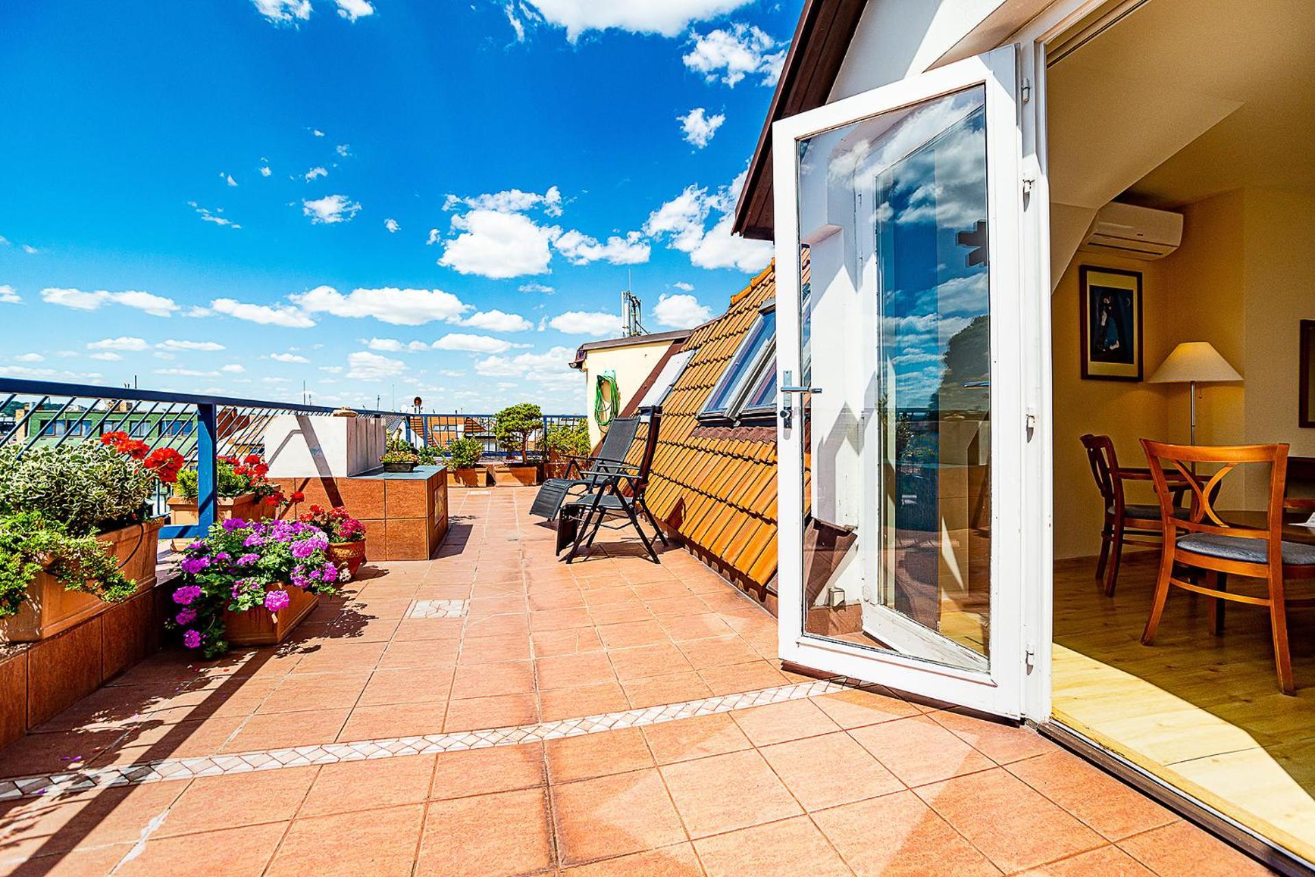 Apartamento de 2 dormitorios con terraza