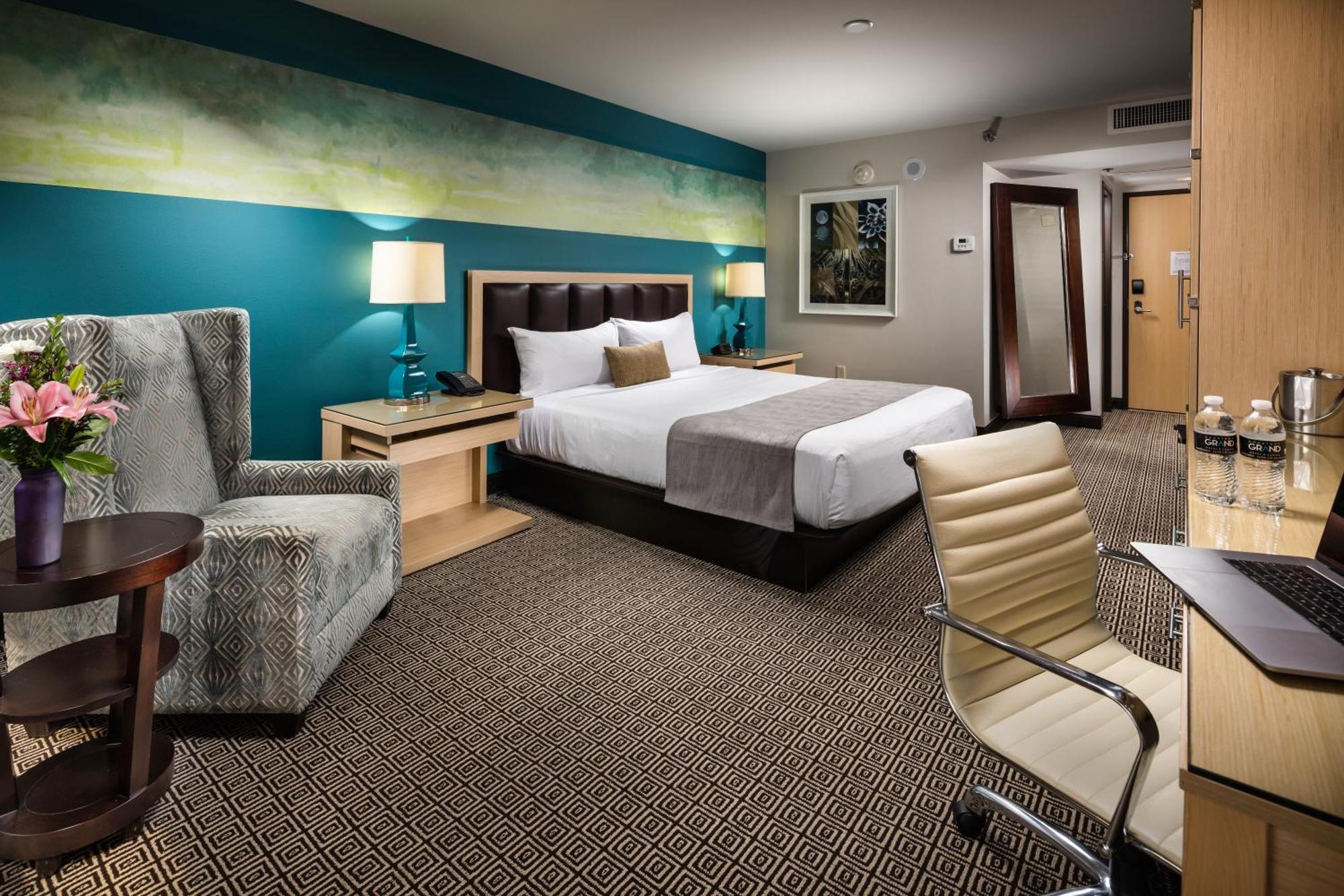 Grand Deluxe King Bed Non-Smoking