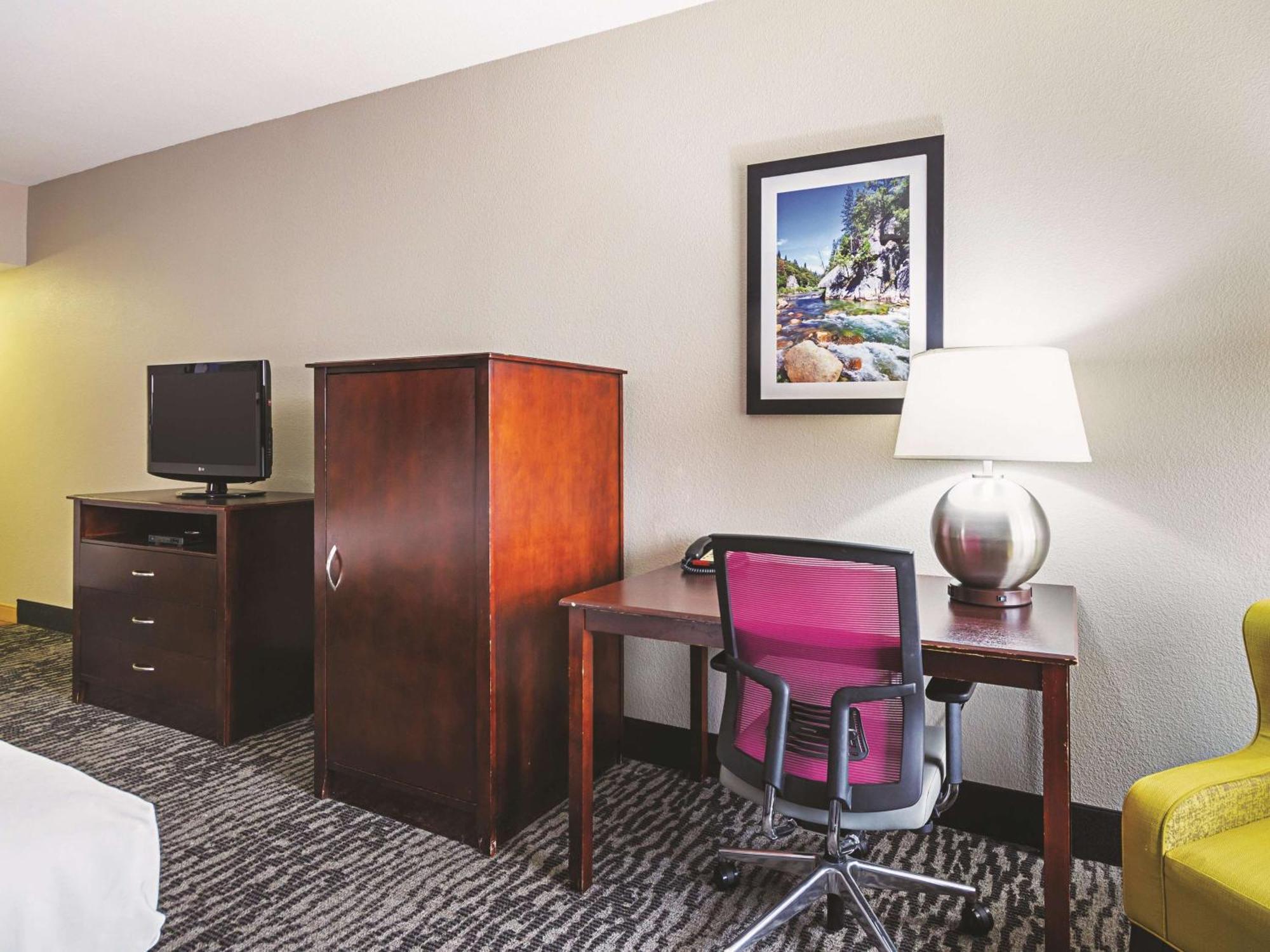 Deluxe King Suite With In Room Spa