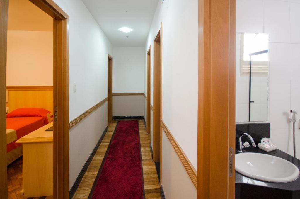 Habitación Doble con baño privado externo - 2 camas