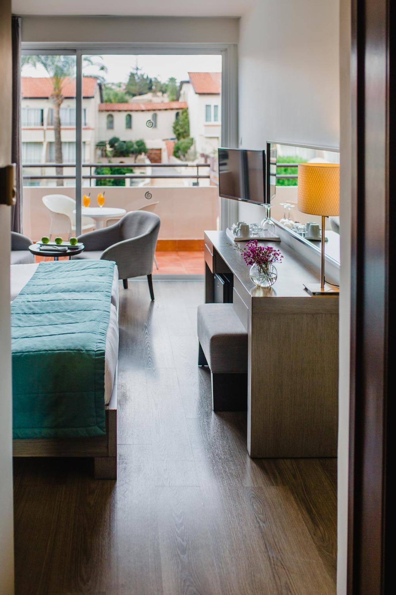 Chambre Double ou Lits Jumeaux Supérieure - Vue sur Piscine