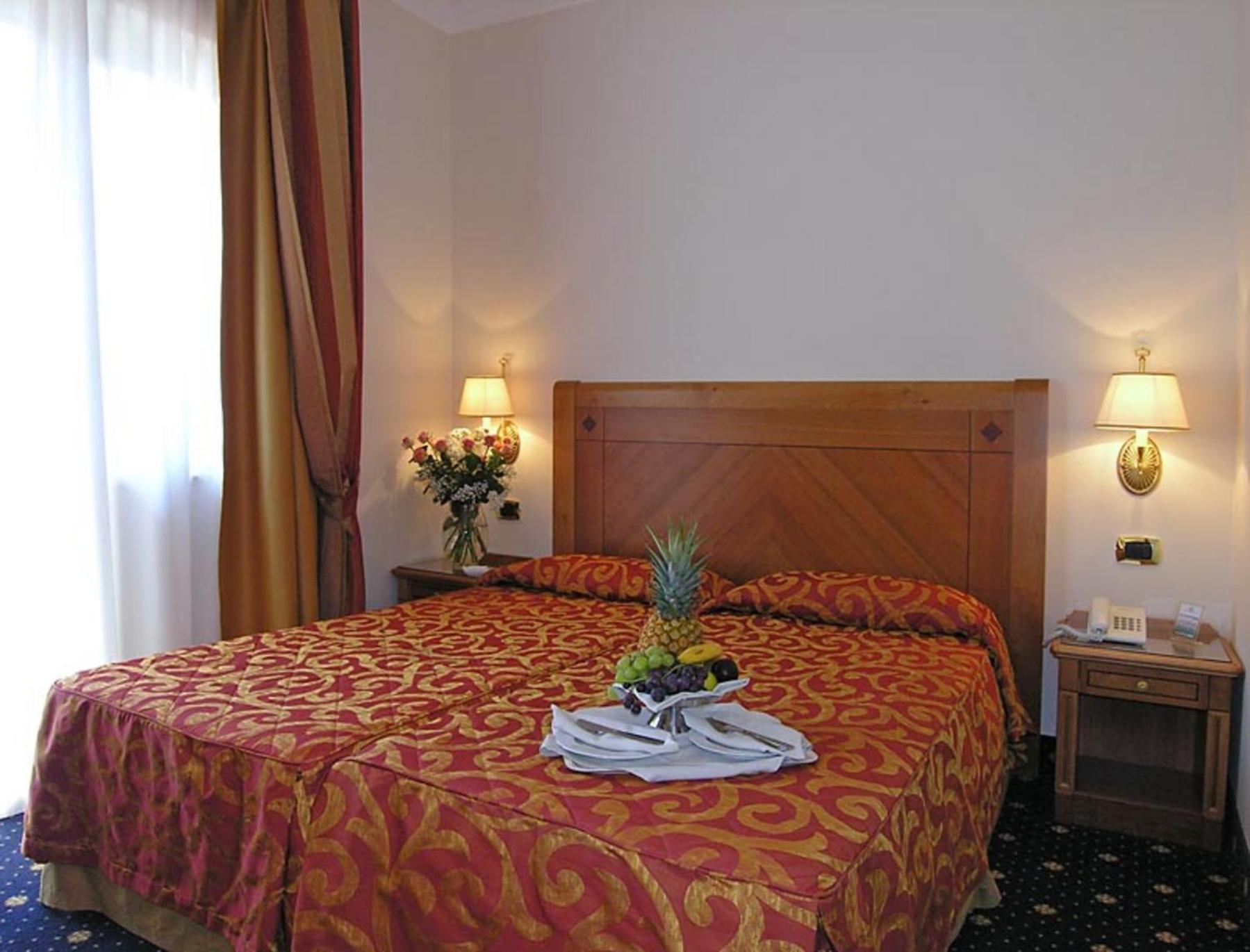Standard Double or Twin Room,925594648:JPEG