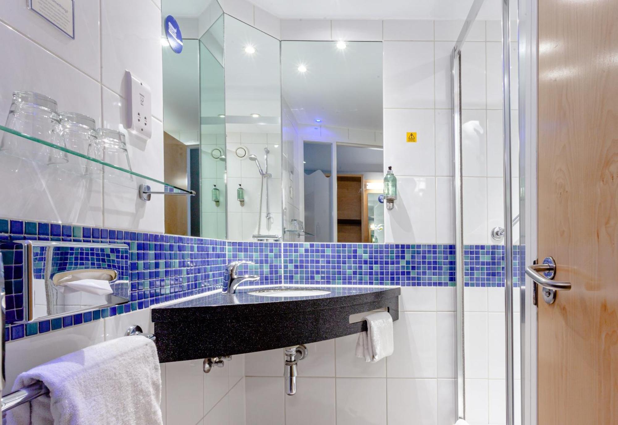 Standard Double Room with Free Hot Breakfast,1592876017:JPEG