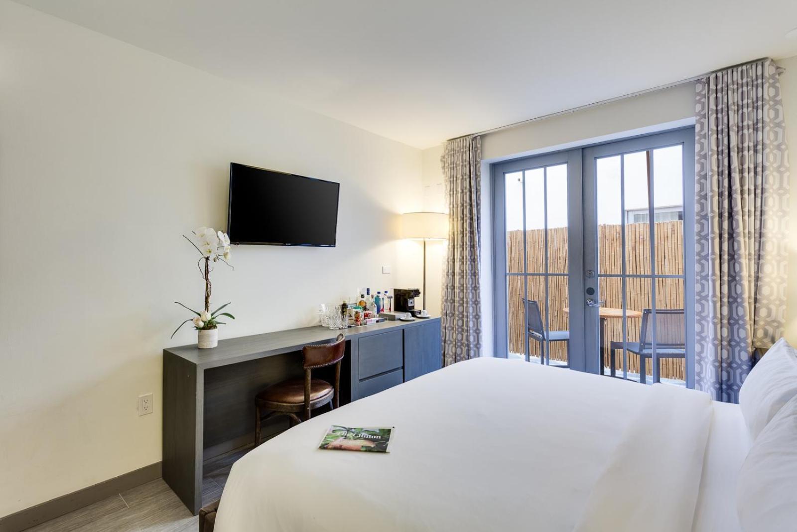 Classic Zimmer mit Kingsize-Bett und Terrasse