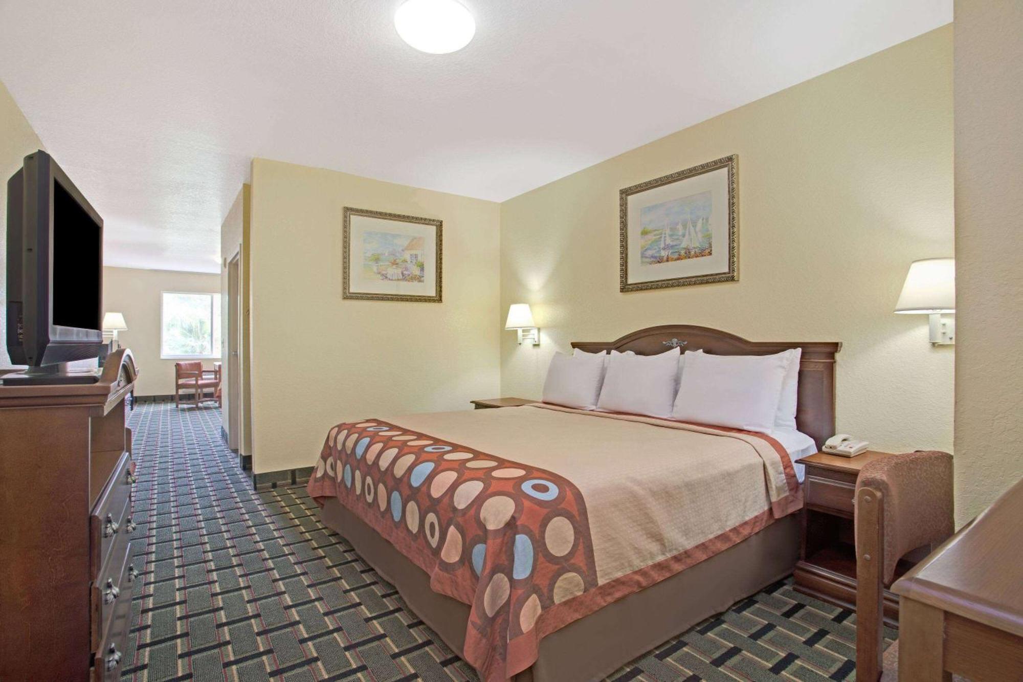 King Suite with Sofa Bed - Non-Smoking