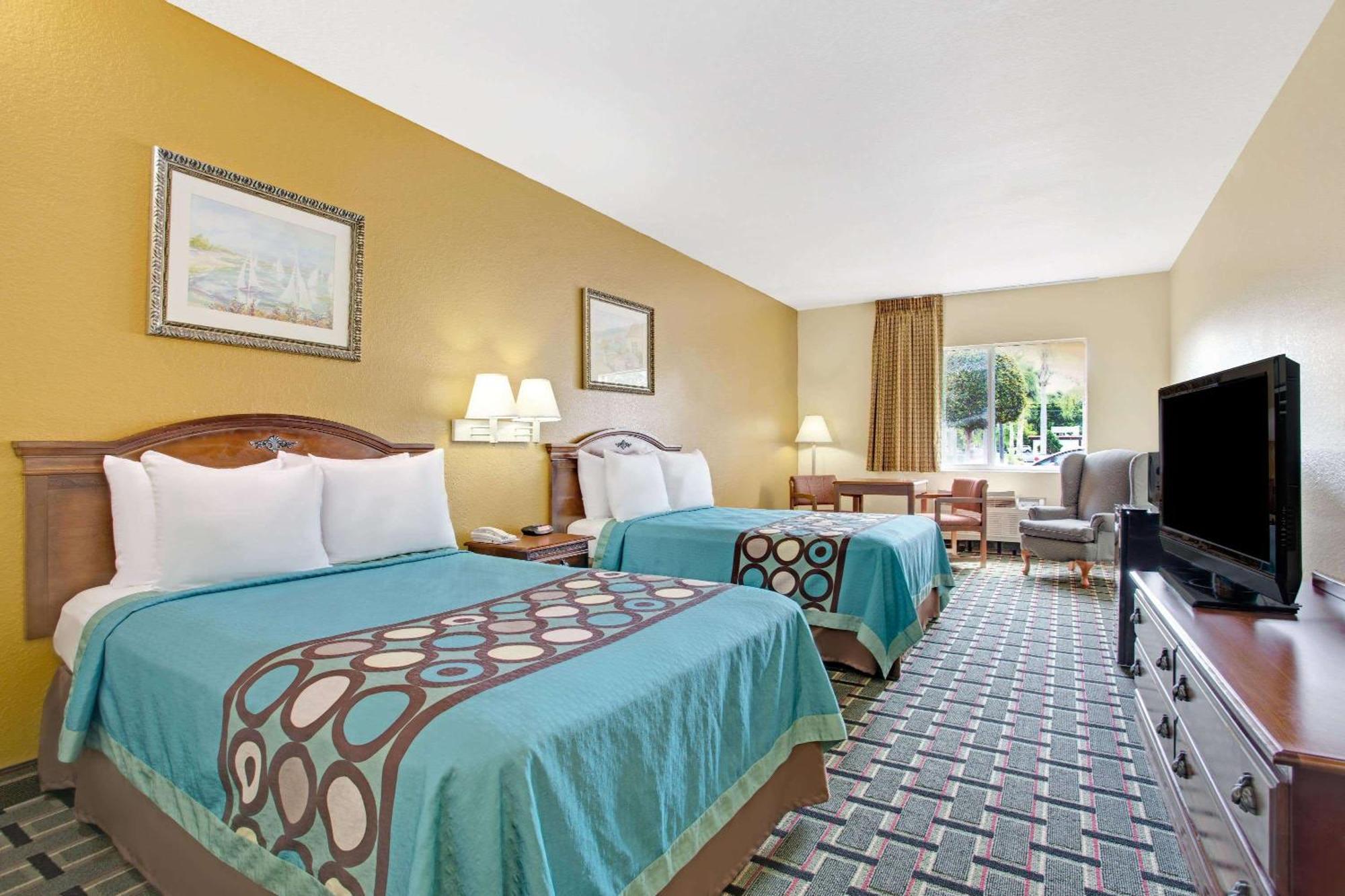 Queen Room with Two Queen Beds - Non-Smoking