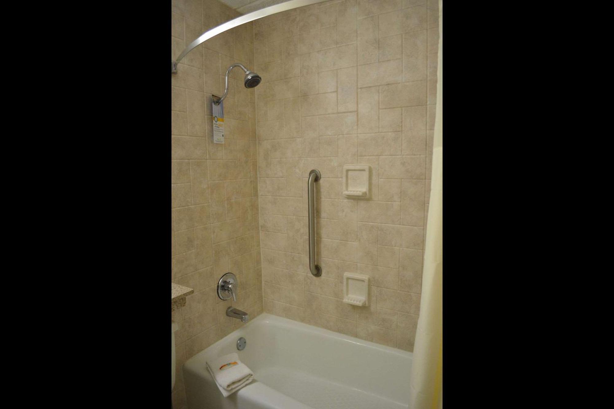 Double Room Accessible or Non-Smoking,1281645622:JPEG