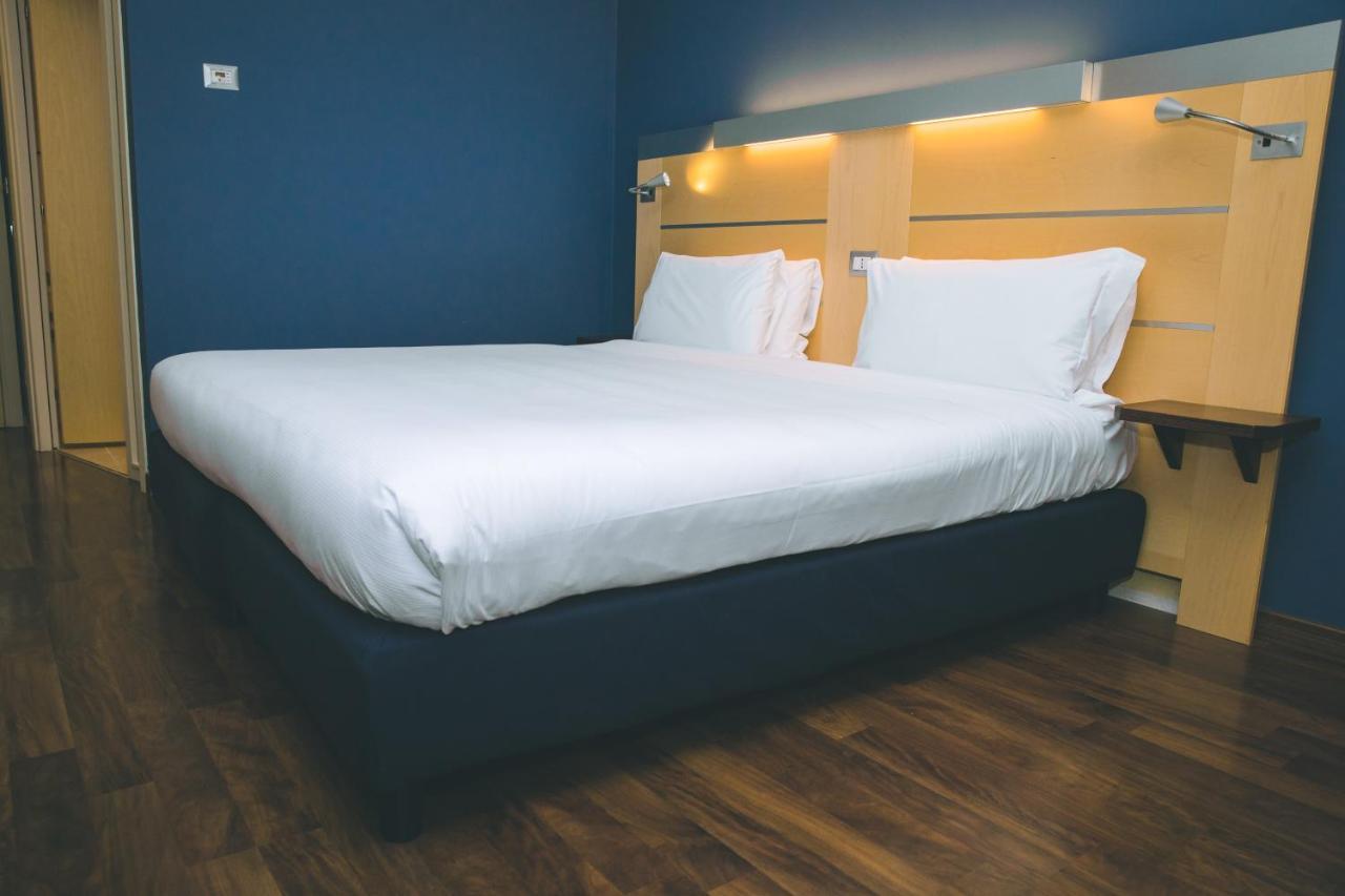 Standard Queen Room - Free Breakfast,1287969541:JPEG