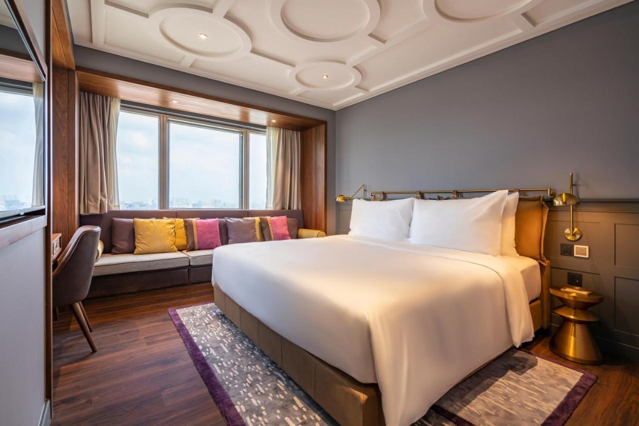 Original Zimmer mit Kingsize-Bett