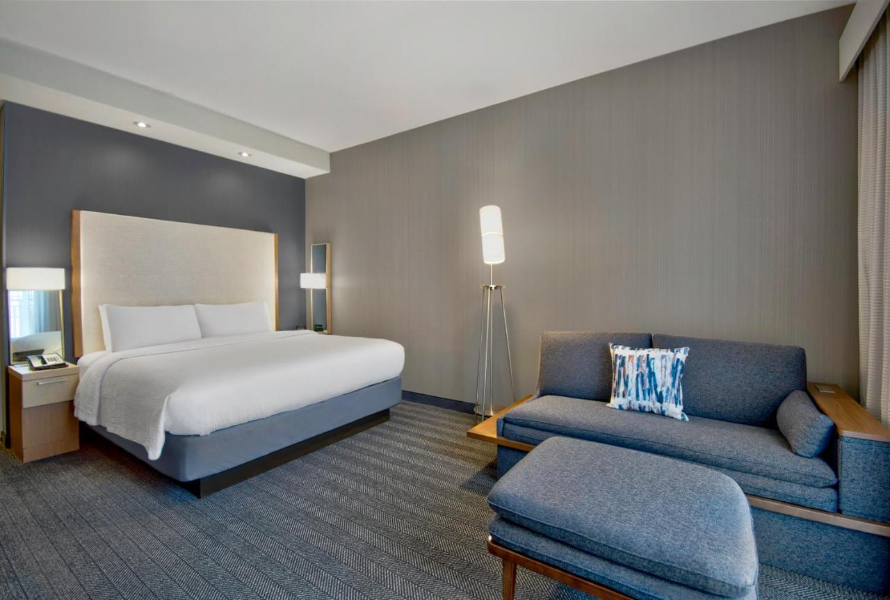 King Room with Courtyard View and Sofa Bed - Hearing Accessible