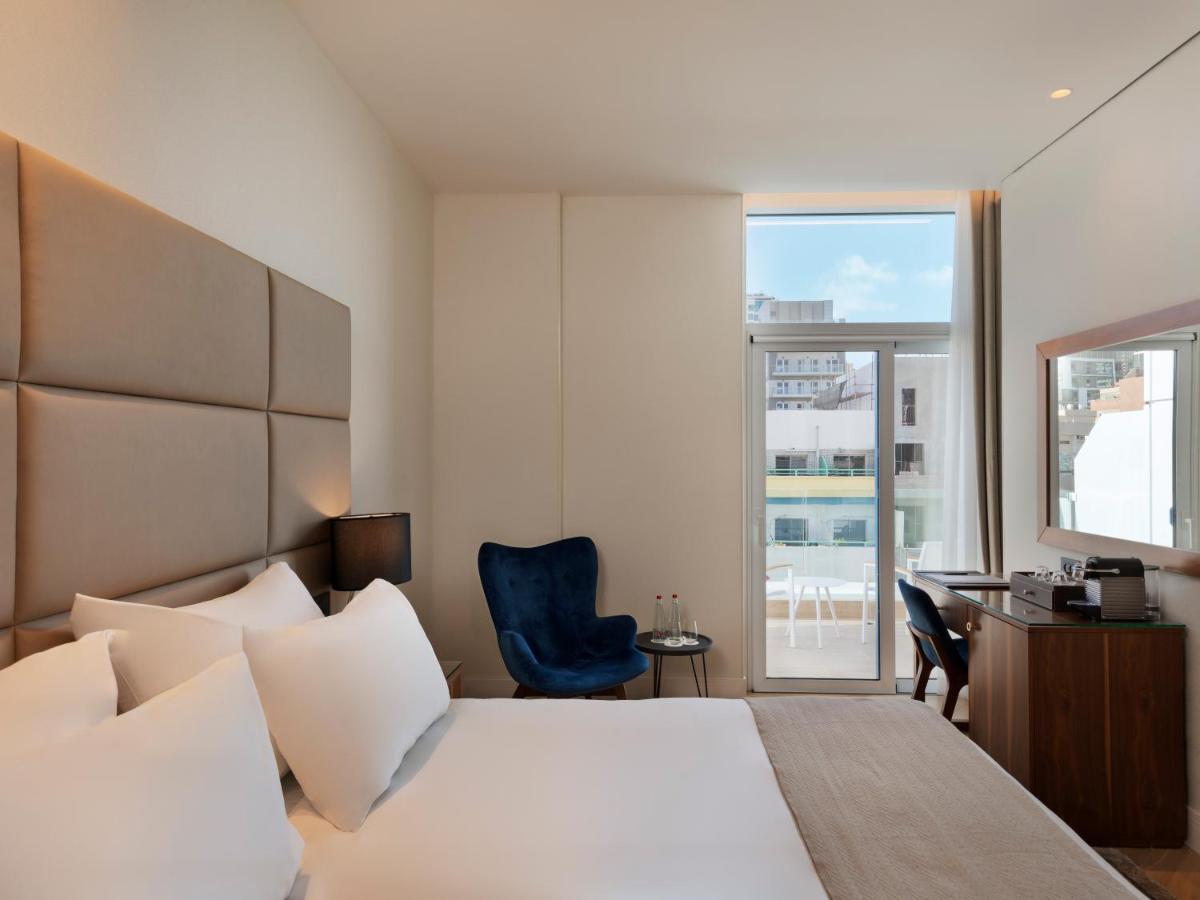 Deluxe Doppelzimmer mit seitlichem Meerblick