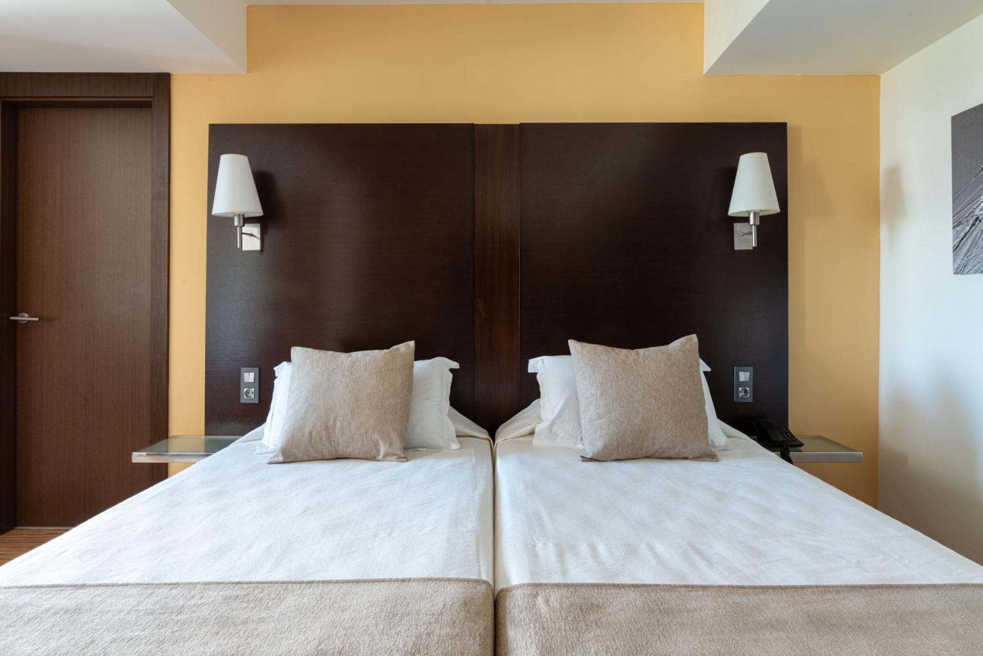 Quarto com 2 Camas de Solteiro e Vista do Mar