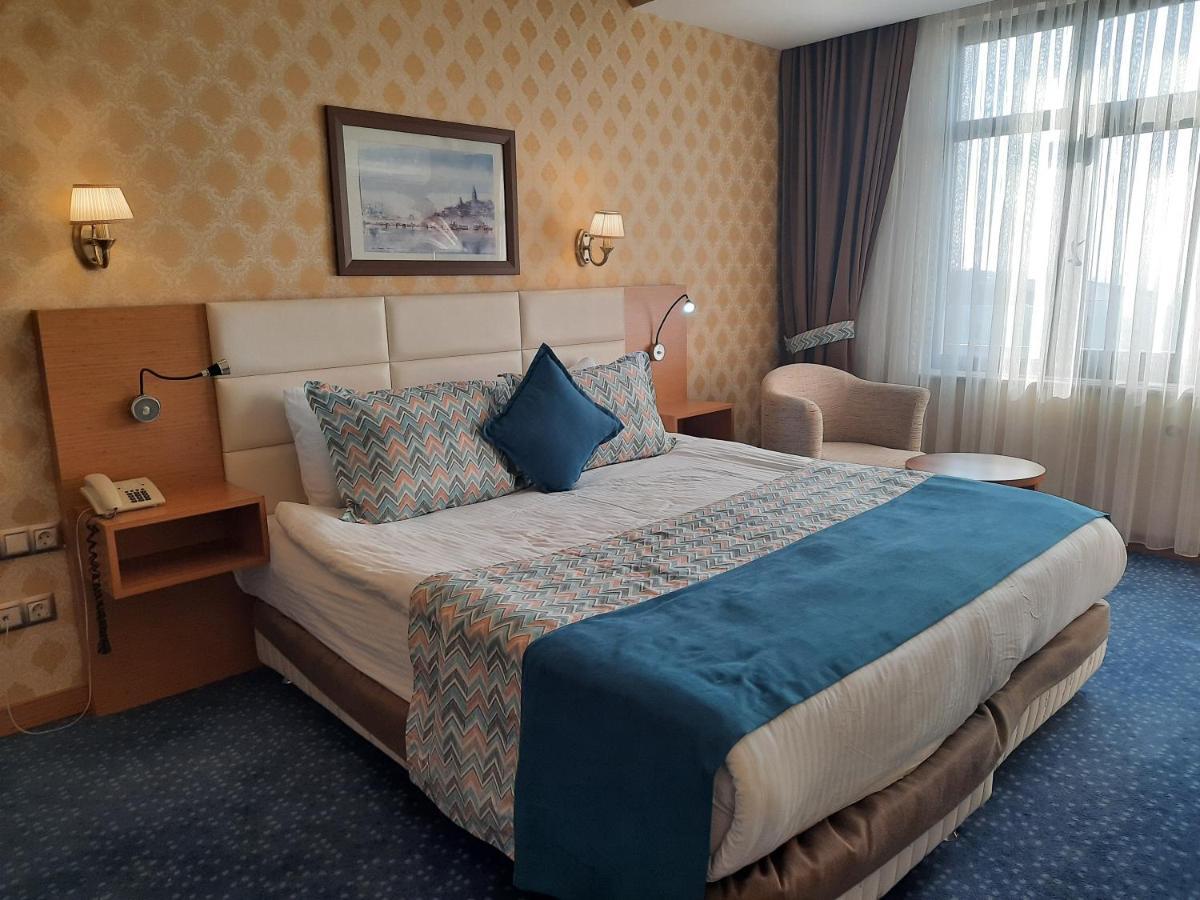 Suite Room,1327352669:JPEG
