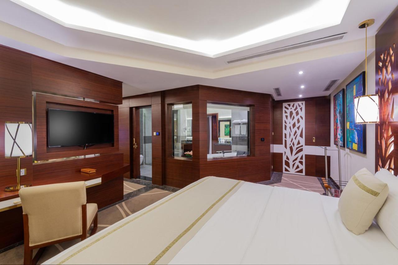 Deluxe King Suite