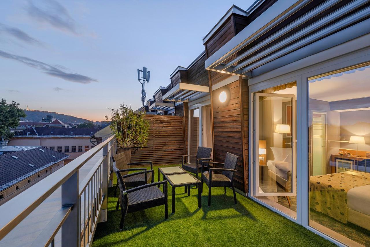 Superior Triple Room with Terrace