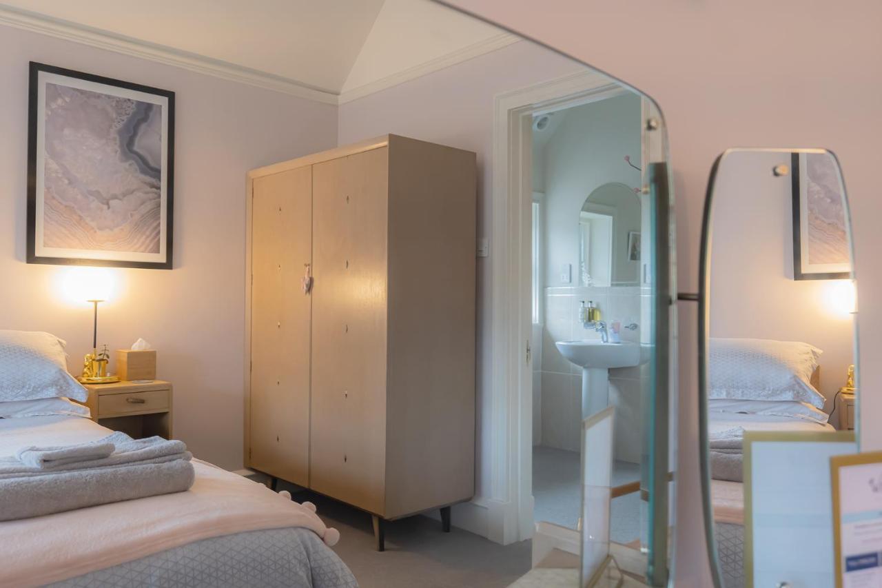 Deluxe Double Room Shower