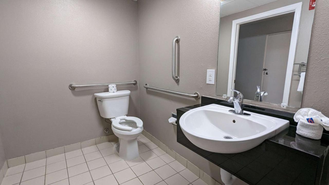 Queen Room - Disability Access,1378973606:JPEG