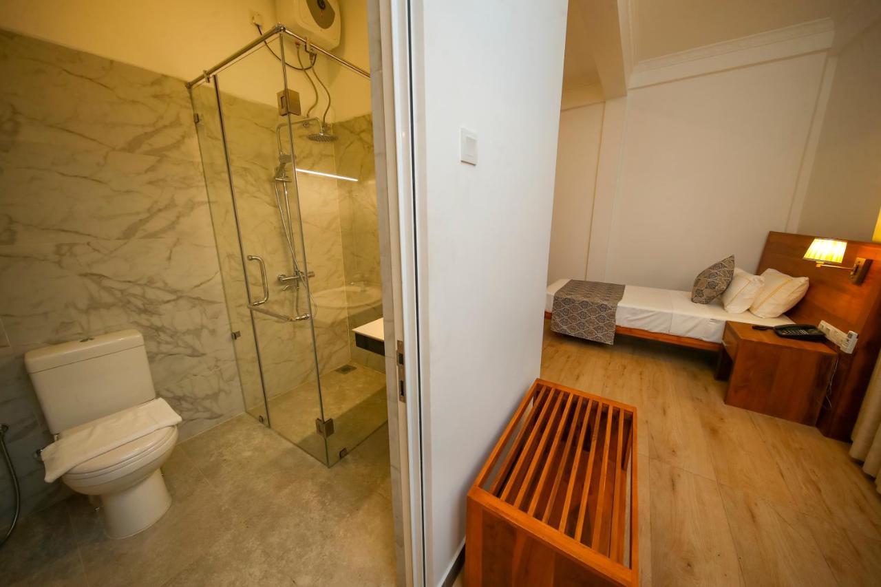 Single Room Private Bathroom,1396537001:JPEG