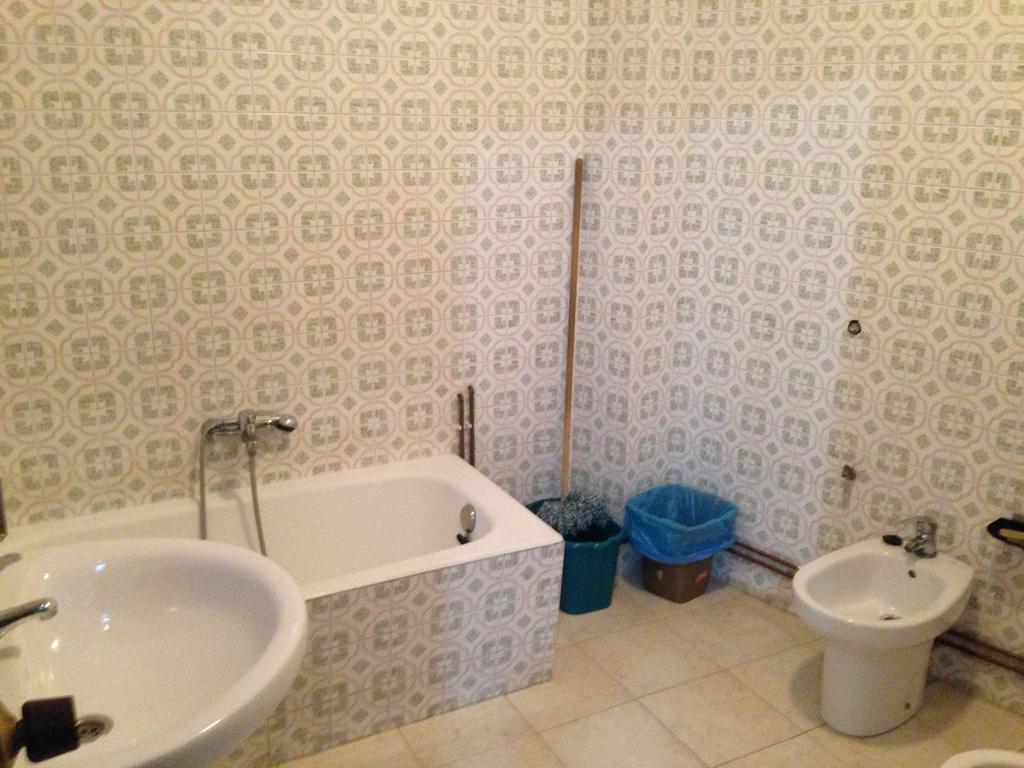 Zweibettzimmer im Innenbereich mit Gemeinschaftsbad
