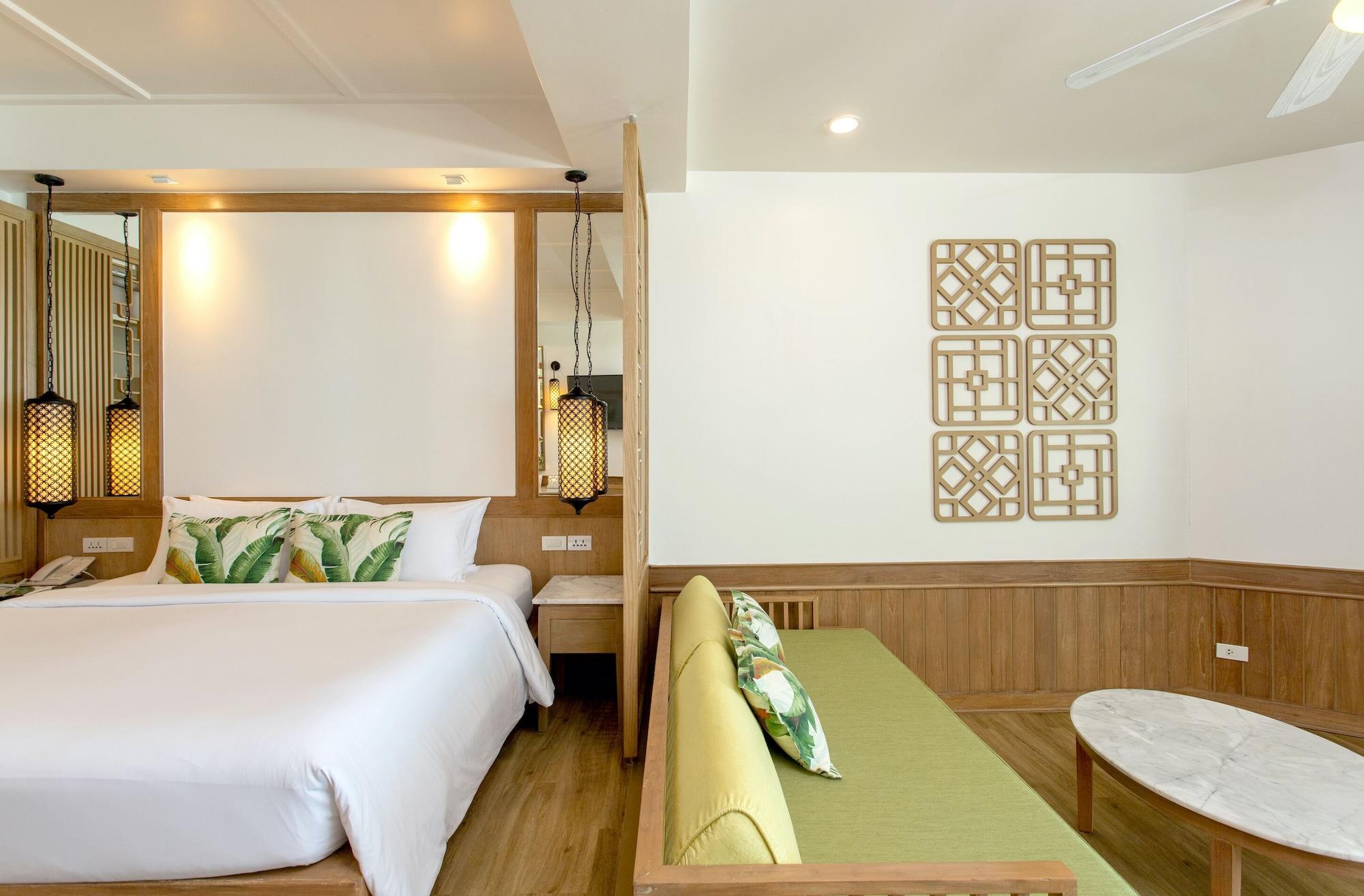 Junior Suite Oceanfront (Thani Wing)