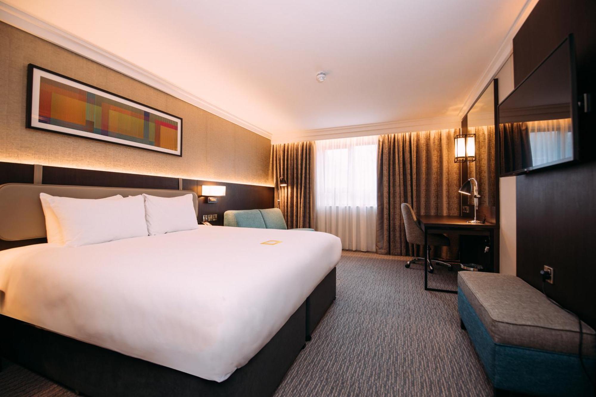 Standard Zimmer mit Kingsize-Bett und Schlafsofa