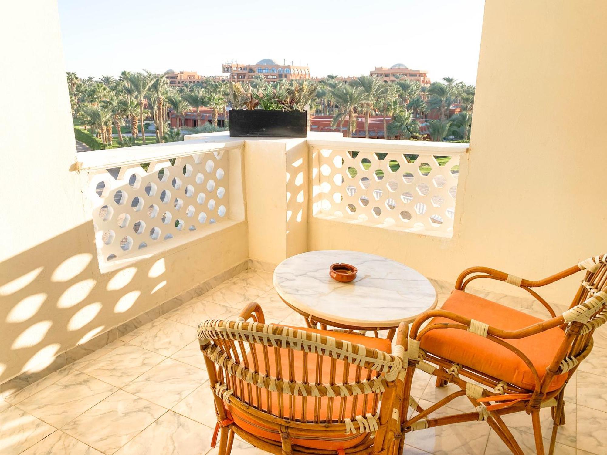 Habitación Triple con vistas al jardín