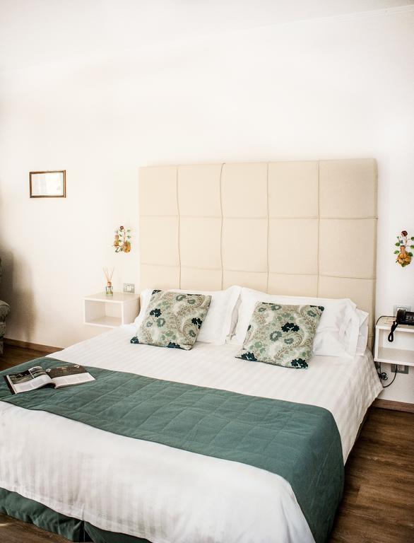 Deluxe Doppel- oder Zweibettzimmer mit teilweisem Seeblick