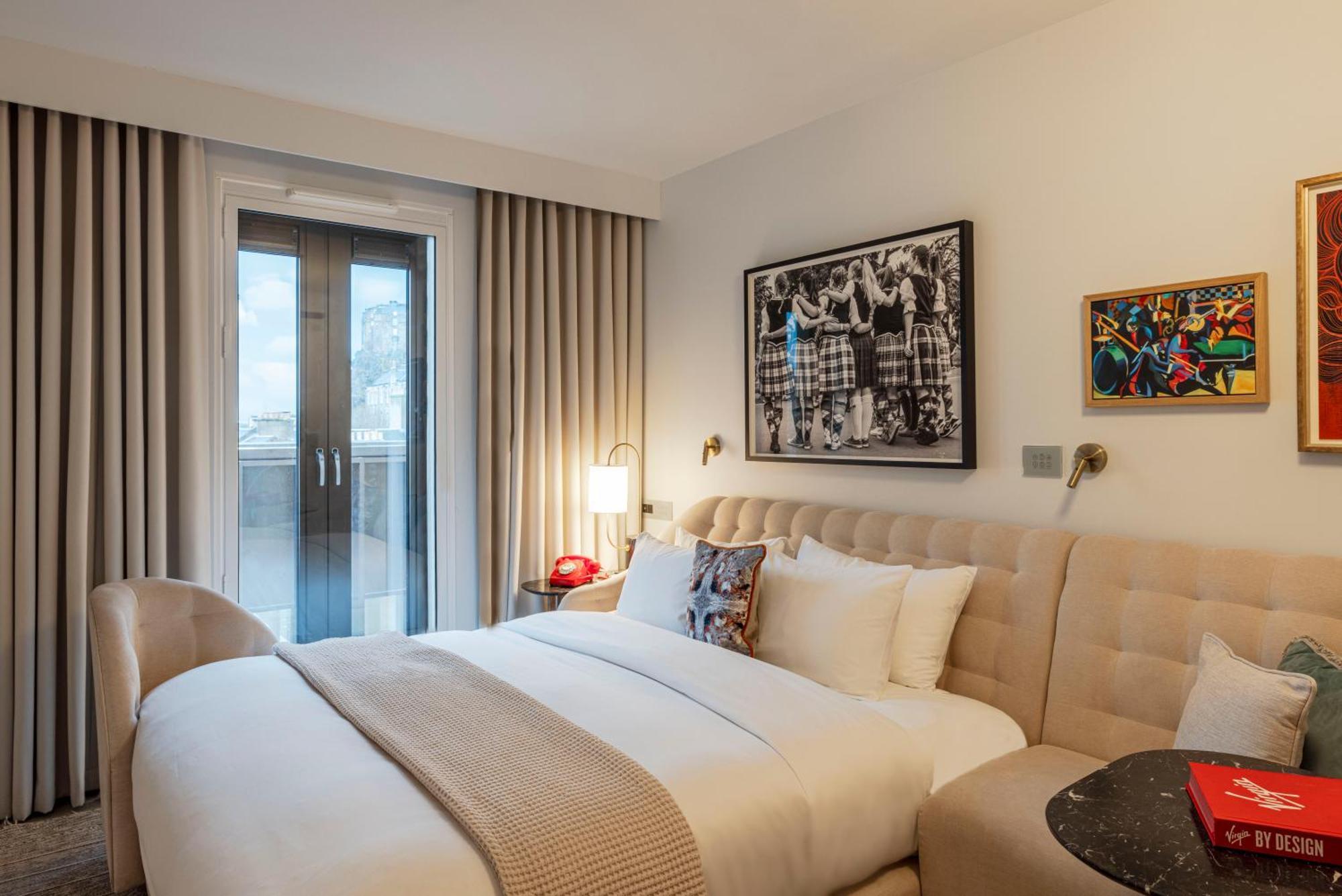 Chambre Lit King-Size - Vue sur Château