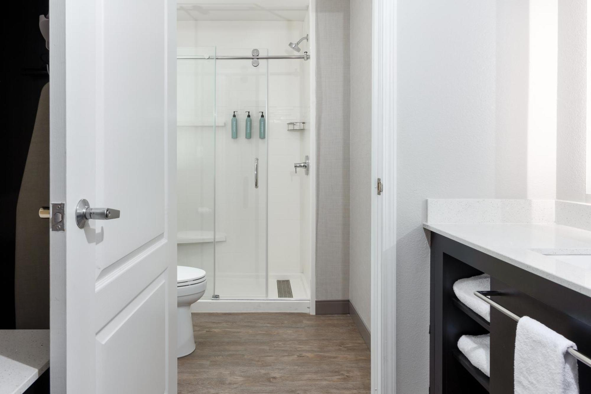 Two-Bedroom Suite,1538608972:JPEG