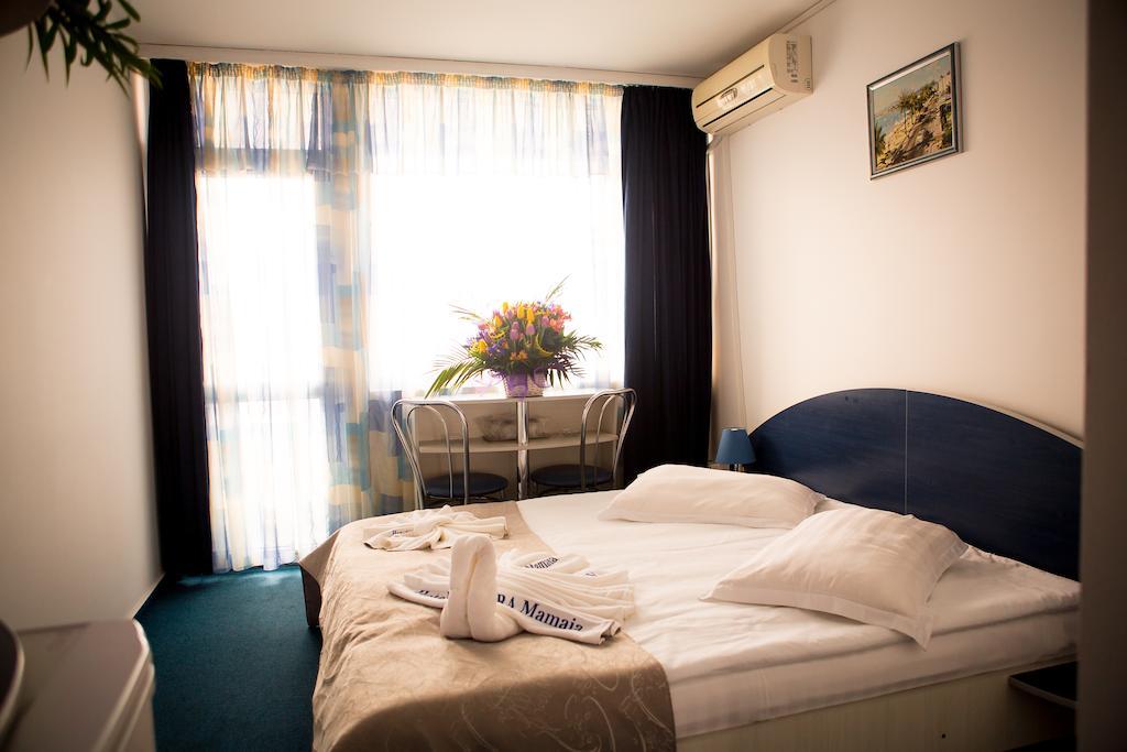 Double Room with Balcony and Lateral Sea View