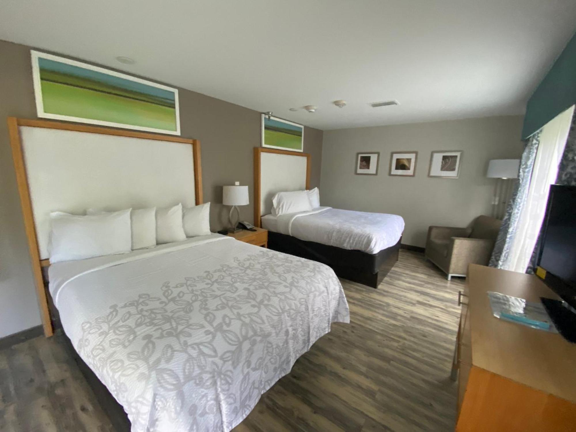 Superior Suite Two Queen Beds Smoke,1546209829:JPEG
