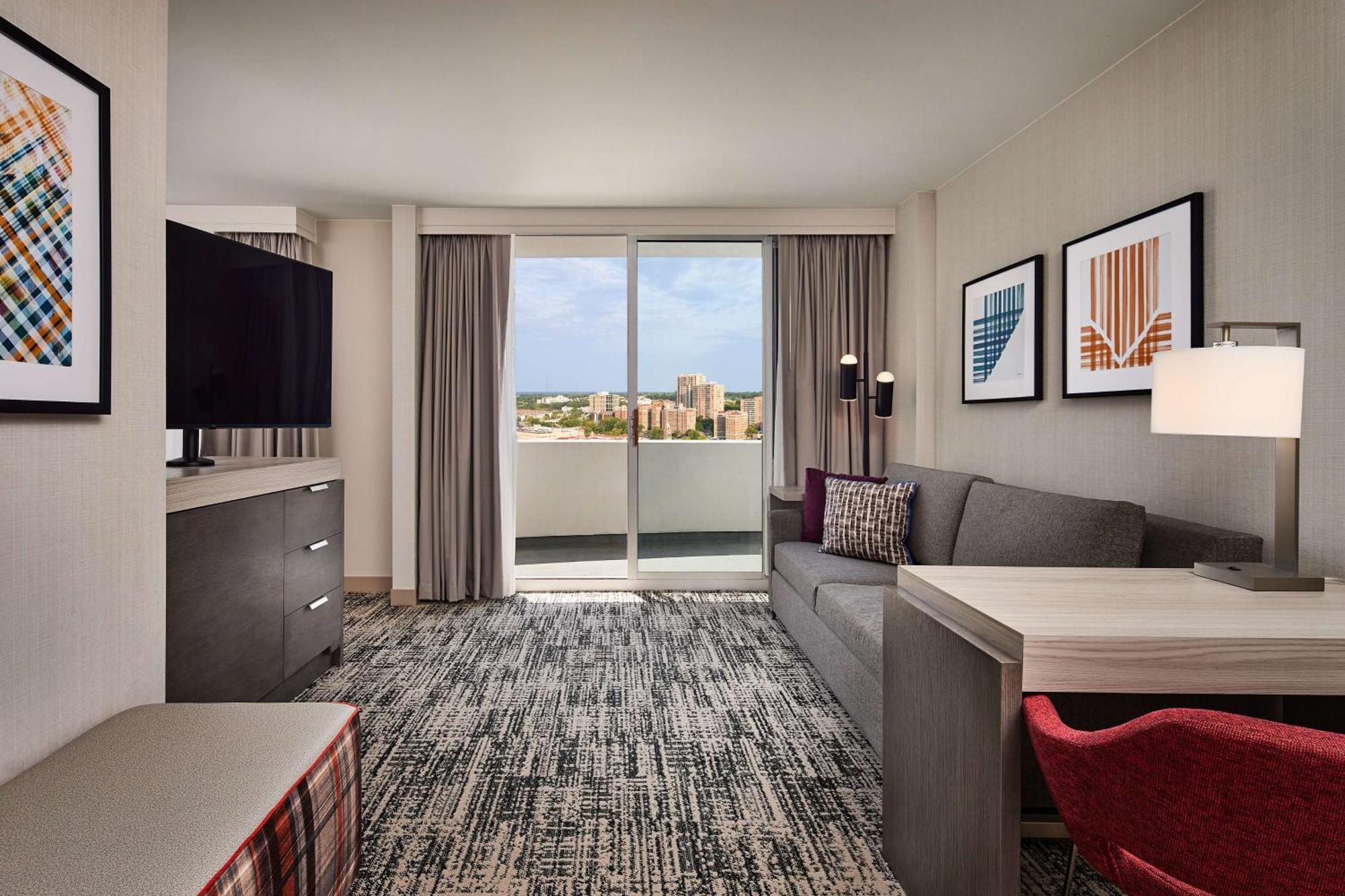 Deluxe King Studio Suite with Plaza View,1706558231:JPEG