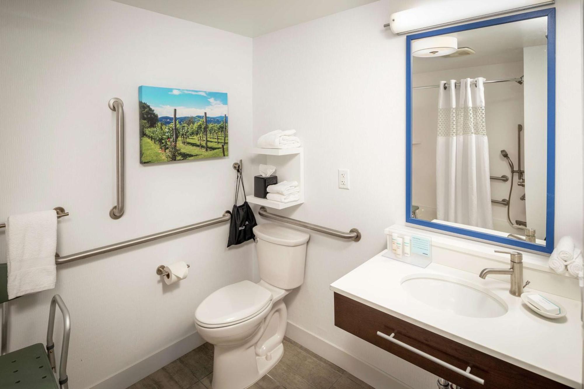 Queen Room with Mobility Access/Non-Smoking