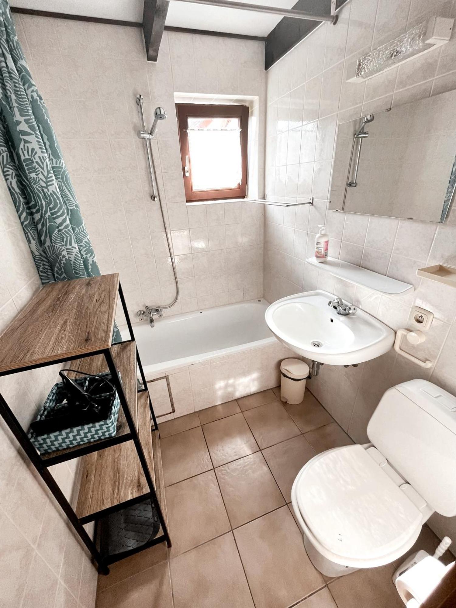 Three-Bedroom House,1565574286:JPEG