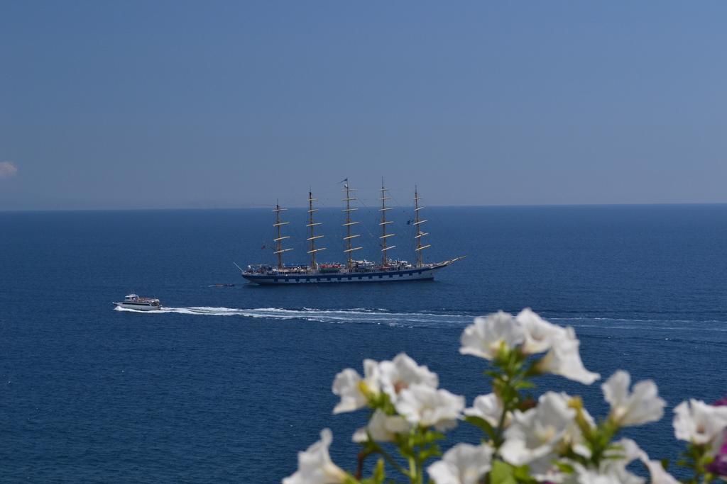 Tweepersoonskamer met Balkon en Uitzicht op Zee