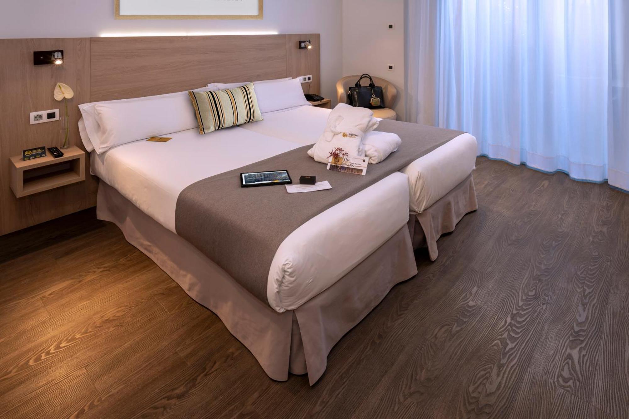 Quarto Deluxe com Cama de Casal ou 2 de Solteiro e Vista da Rambla