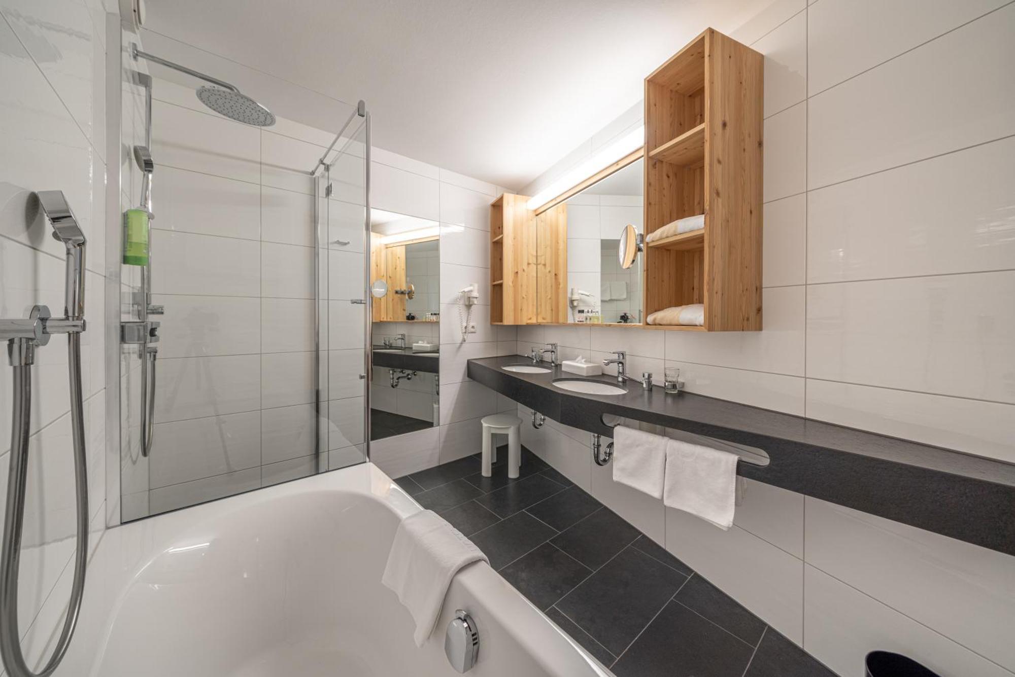 Double Room,1613416518:JPEG