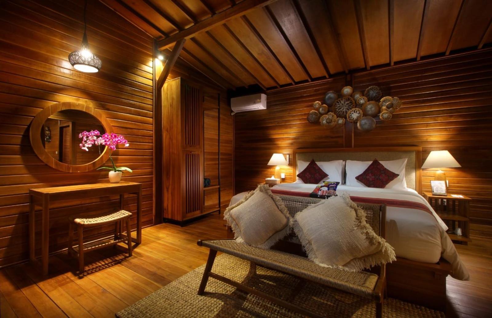 Suite Plunge Pool with Free 1x Floating Breakfast