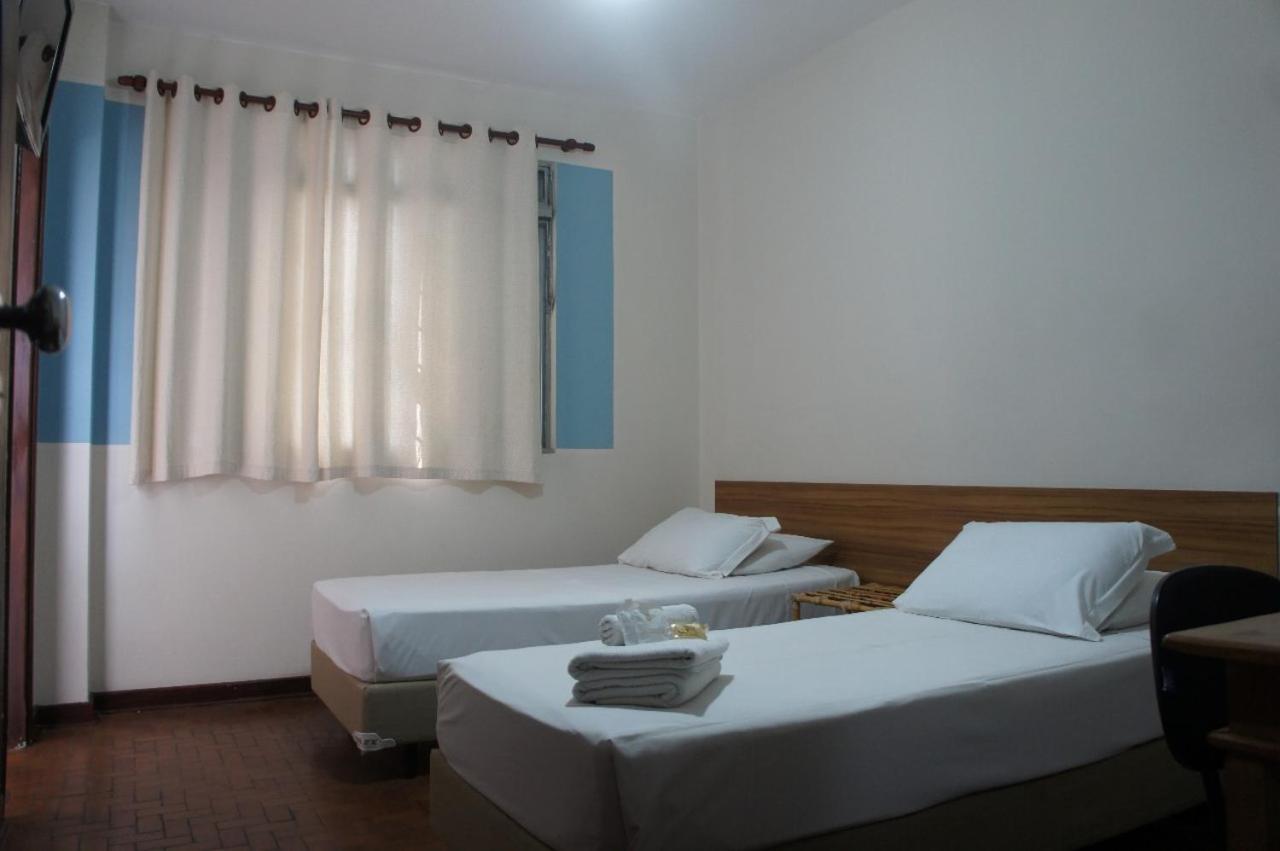 Quarto com 2 Camas de Solteiro